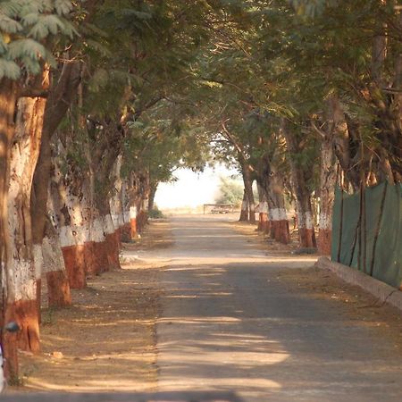 Laxmi Film City Resort Vadodara Bagian luar foto
