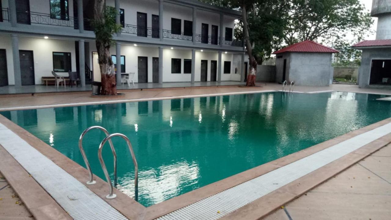 Laxmi Film City Resort Vadodara Bagian luar foto